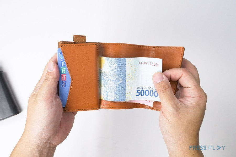 SNAPFOLD Trifold Leather RFID Wallet by Press Play